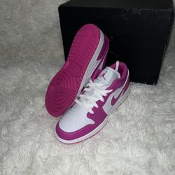 Jordan 1 Low Fire Pink 