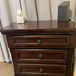 Night Stand And Dresser Set 