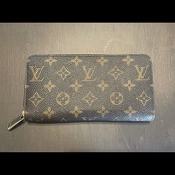 Authentic Louis Vuitton Used Zipper Wallet 