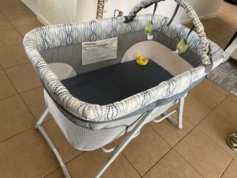 Easy Rock Baby Bassinet