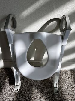 UNUSED LIKE NEW Potty Training Toilet Seat with steps for Toddler