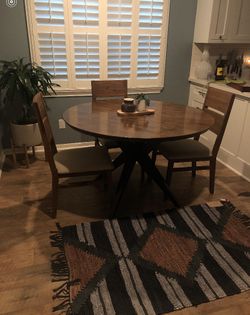 Table & 4 Chairs