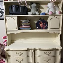 Dresser With Hutch