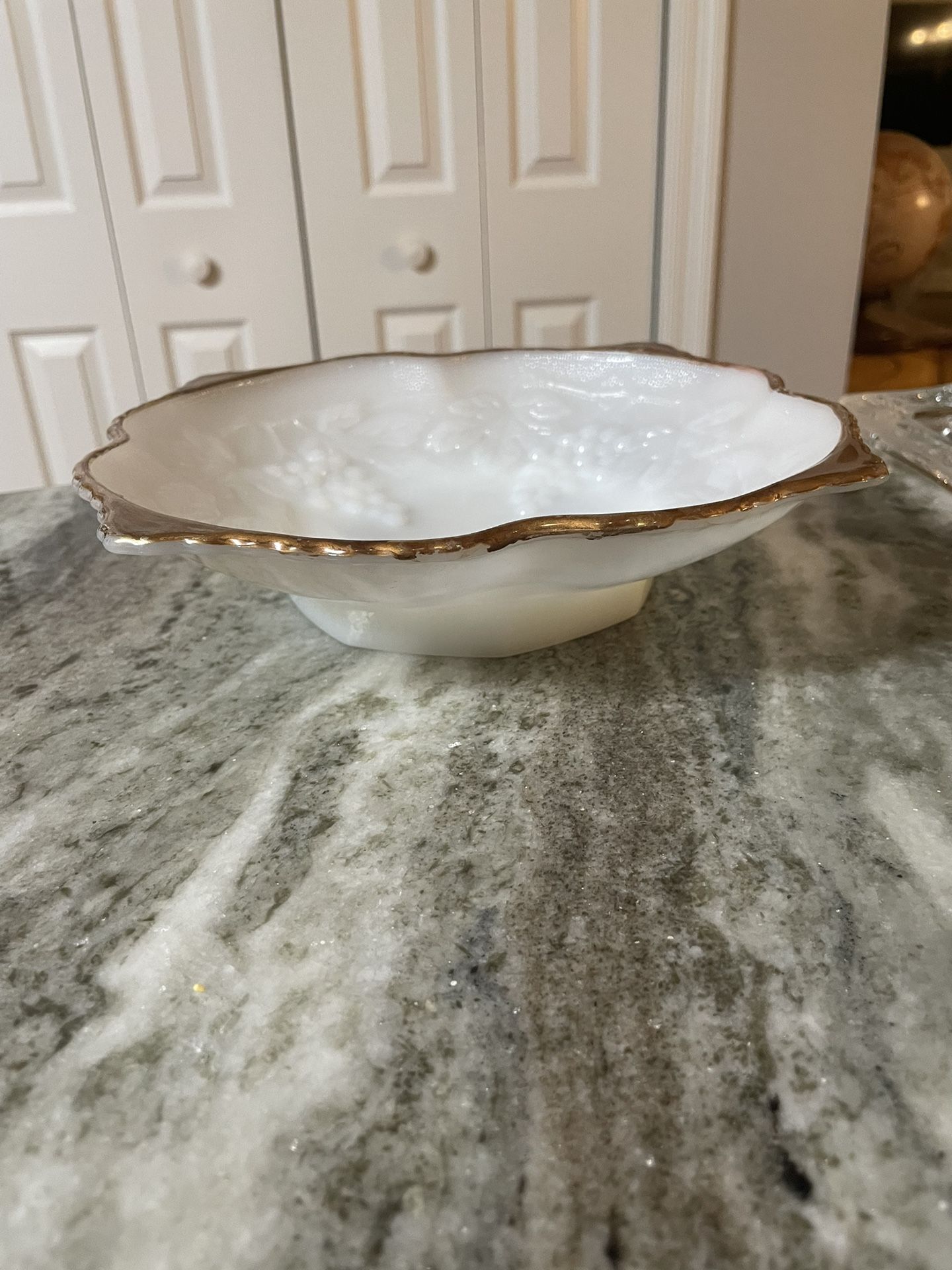 Vintage milk Glass Bowl
