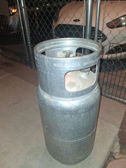 Gas tank; tanque de gas