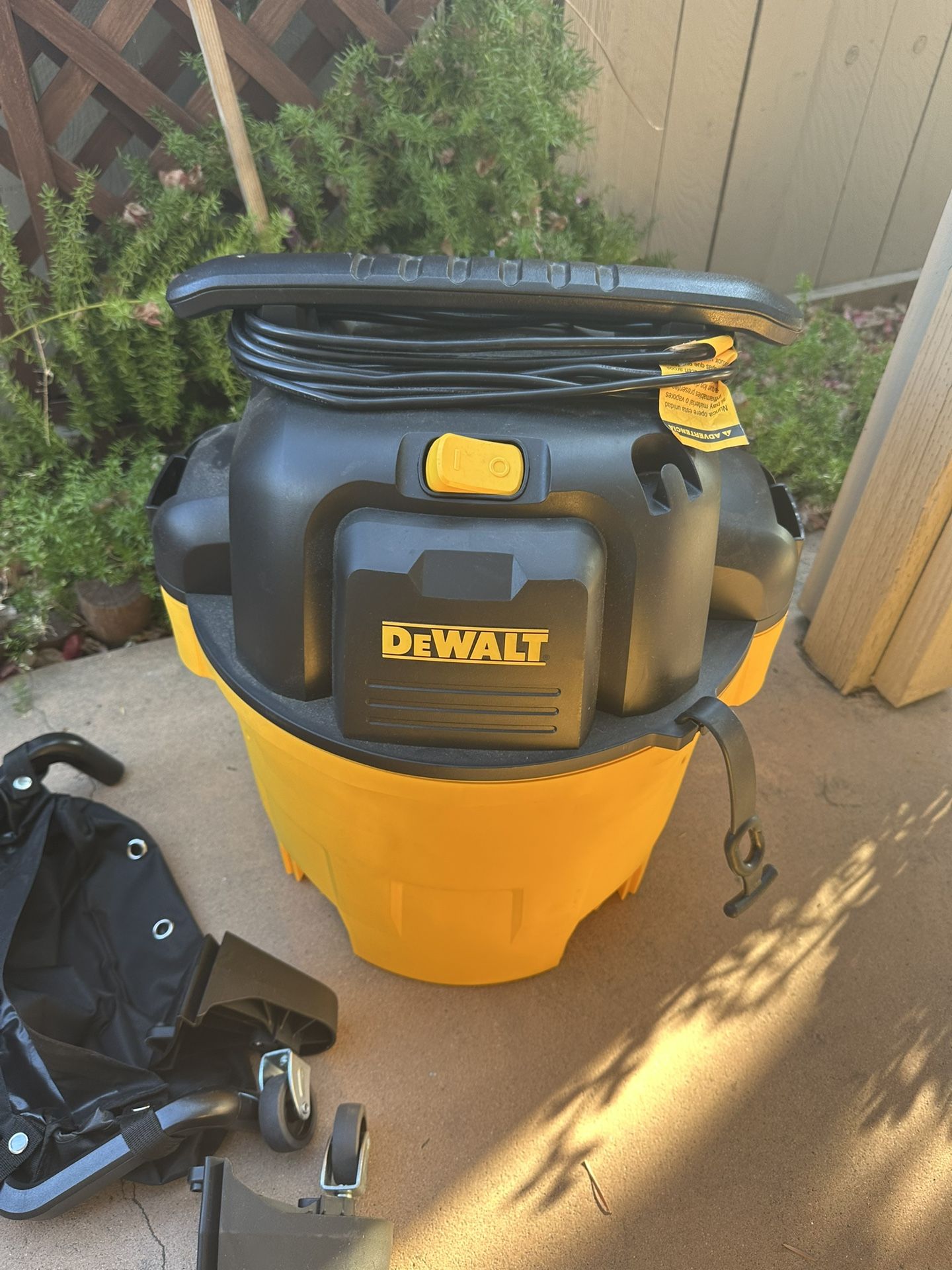 Wet Dry Vacuum- Blower -Dewalt 10 Gallon