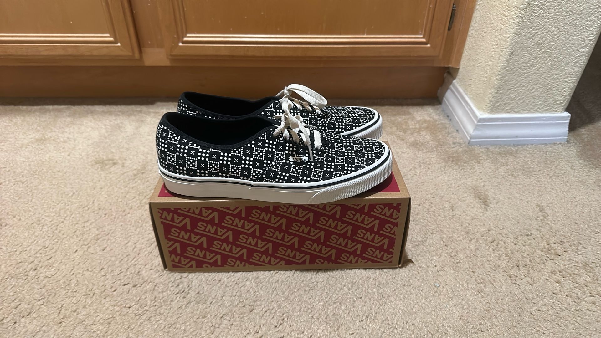 Vans Authentic, Men’s Size: 8.5