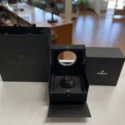 HUBLOT https://offerup.com/redirect/?o=NTQyLkNN.1171.RX WATCH, GOOD CONDITION, WITH BOX, BAG, WARRANTY CARD