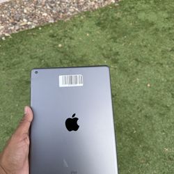 Apple Ipad 8th Gen 32GB Wi-fi Good Shape