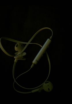 Brand new headphone never used Bluetooth