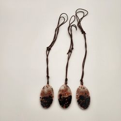 Vanguard Orgonite Pendant, Provides EMF Protection, and Balance.


Weighs 0.5 oz

Height 2 in.

Width 1.25 in.

Thick 0.3 in.

Cotton brown  Rope 