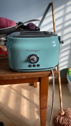 NOSTALGIA Nice Toaster 