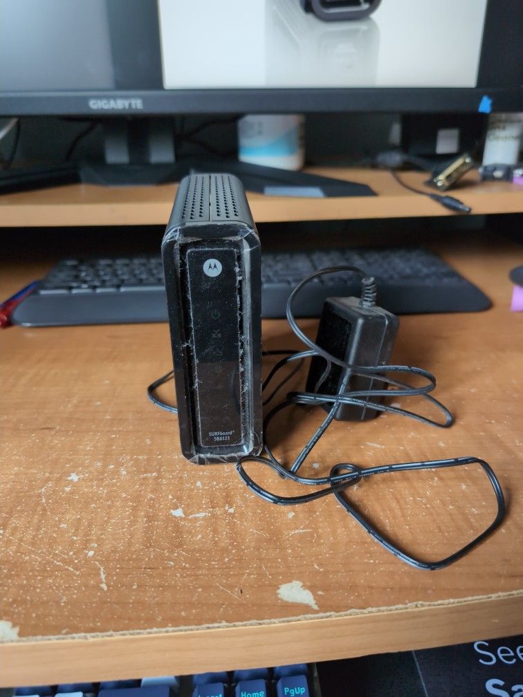 Black Motorola Surfboard SB6121 modem