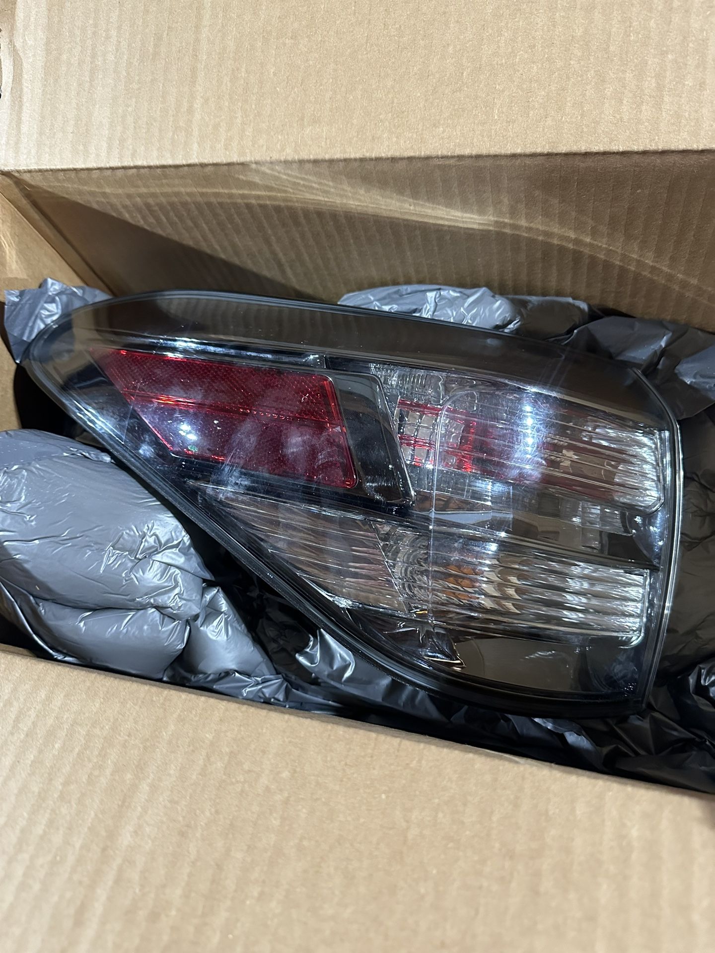2010-2012 Lexus Rx350 OEM Outer Tail Light. 