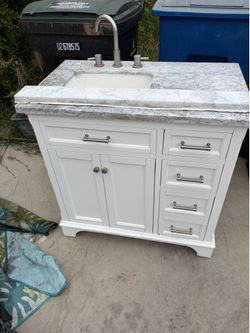34” Bathroom vanity