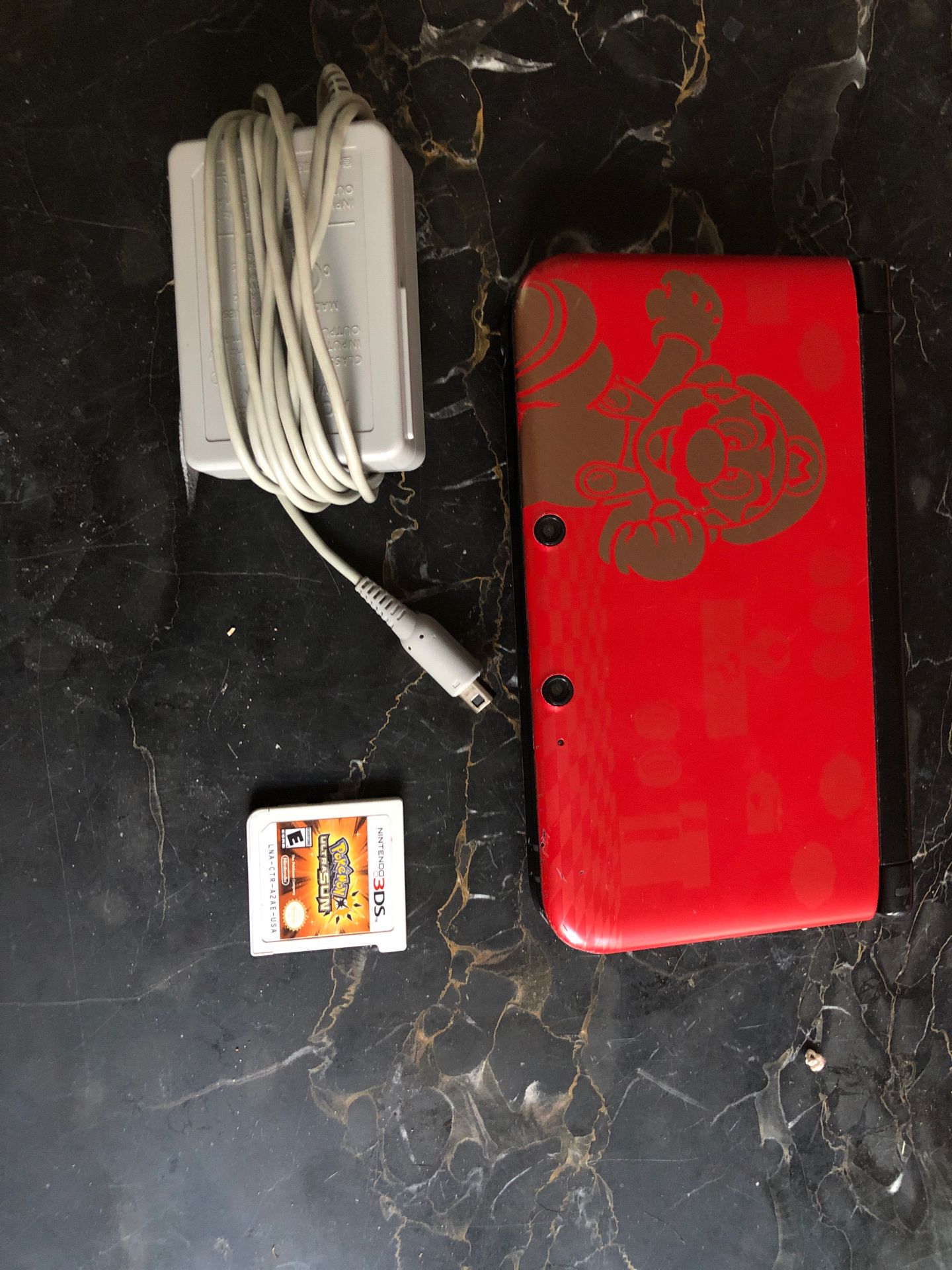 3DS XL with charger and Pokémon Ultra Sun