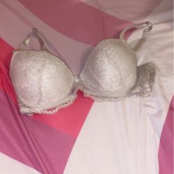 Marilyn Monroe 34B White Bra - Used