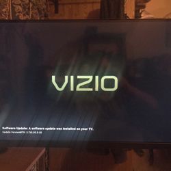 VIZIO 24" 1080 smart TV with desk mounting kit and hardware included!   Hablo Español Se Vende Smart TV Television Inteligente Como Nueva 