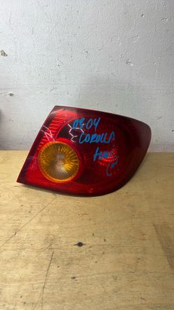 2003 2004 Toyota Corolla passenger side taillight