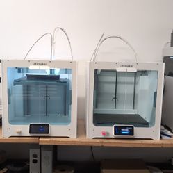 2x Ultimaker S5 Dual Nozzle 3D Printers