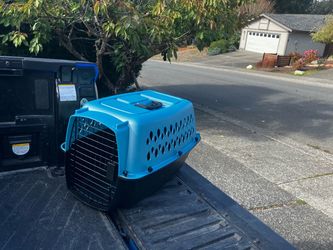Small Dog Cat Rabbit Bunny Kennel Crate Carrier Like New 24" L by 14” W by 14” H