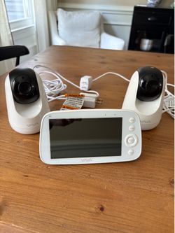 VAVA baby monitor with split screen- never used