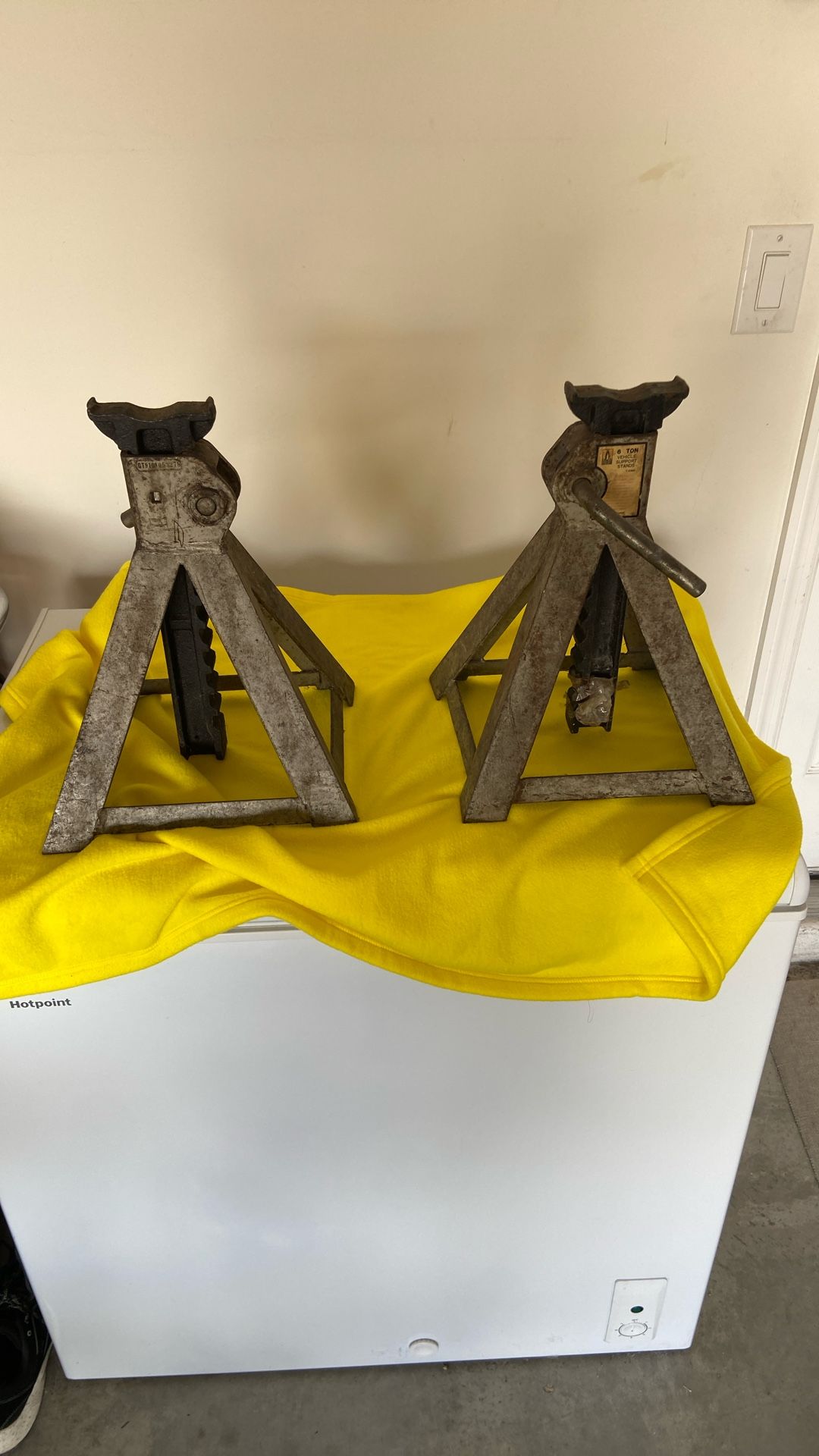 Vehicle Support Stands. 6 Tons