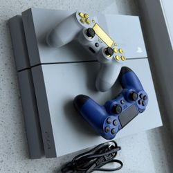Sony Playstation 4 500GB white With Controllers 