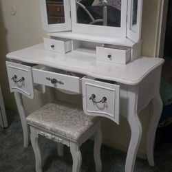 Vanity Desk. $120  5ft Tall