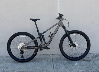 Brand new Trek Fuel EX 5 Gen 7 full suspension mountain bike