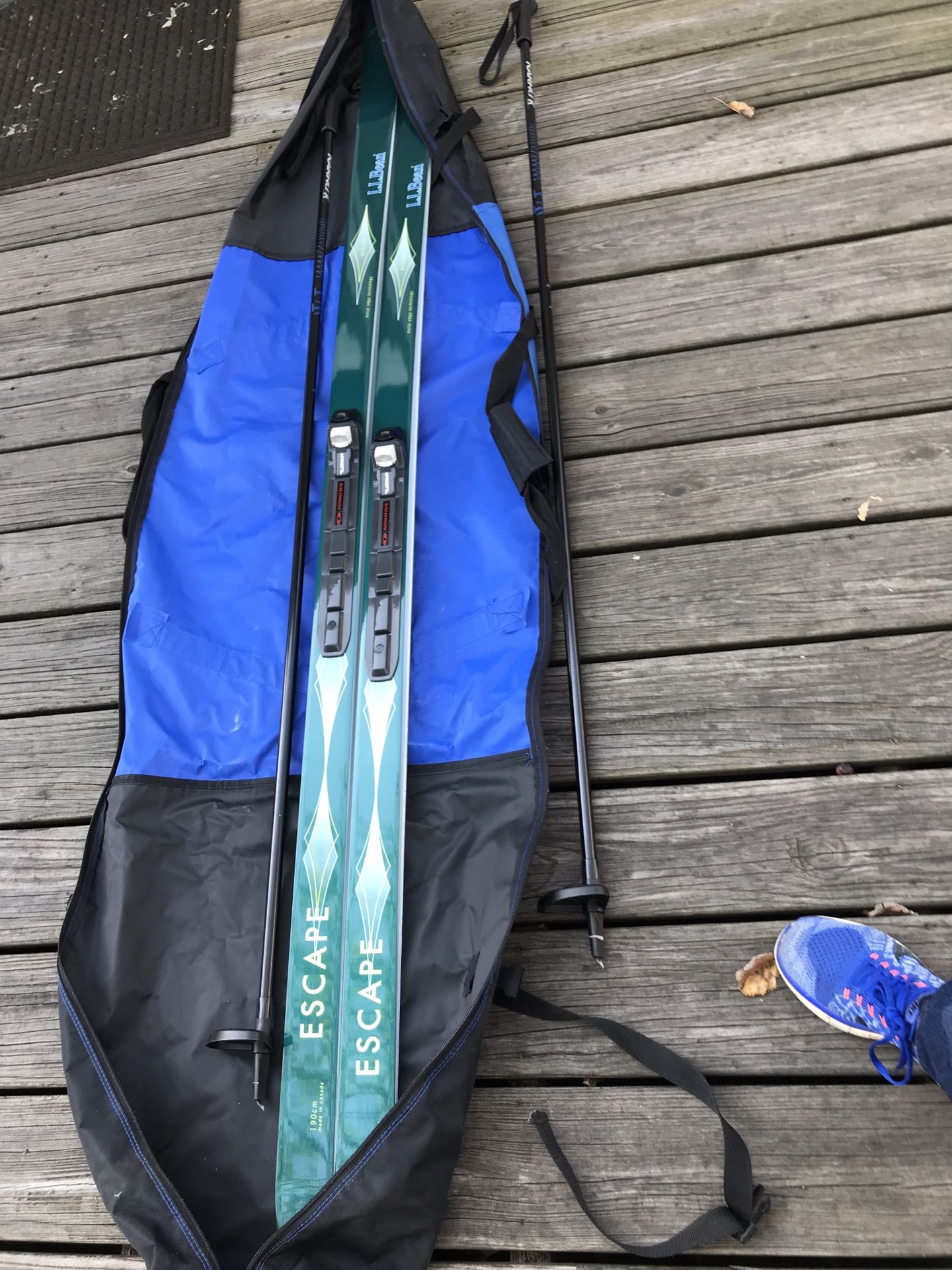 LL Bean men’s ski set, including size 11 Gortex boots, skis (6 foot