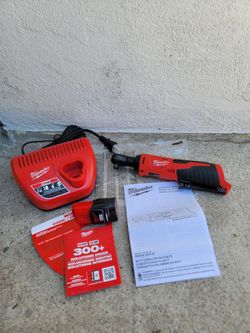 Milwaukee Kit  3/8" Ratchet + Battery + Charger M12