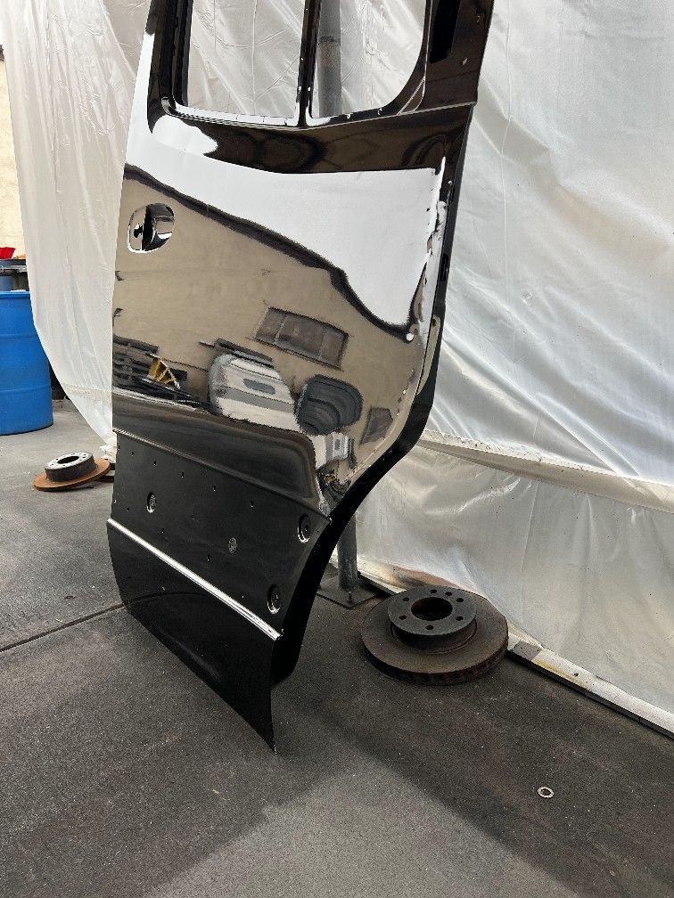 Front right door shell for Mercedes Sprinter 907