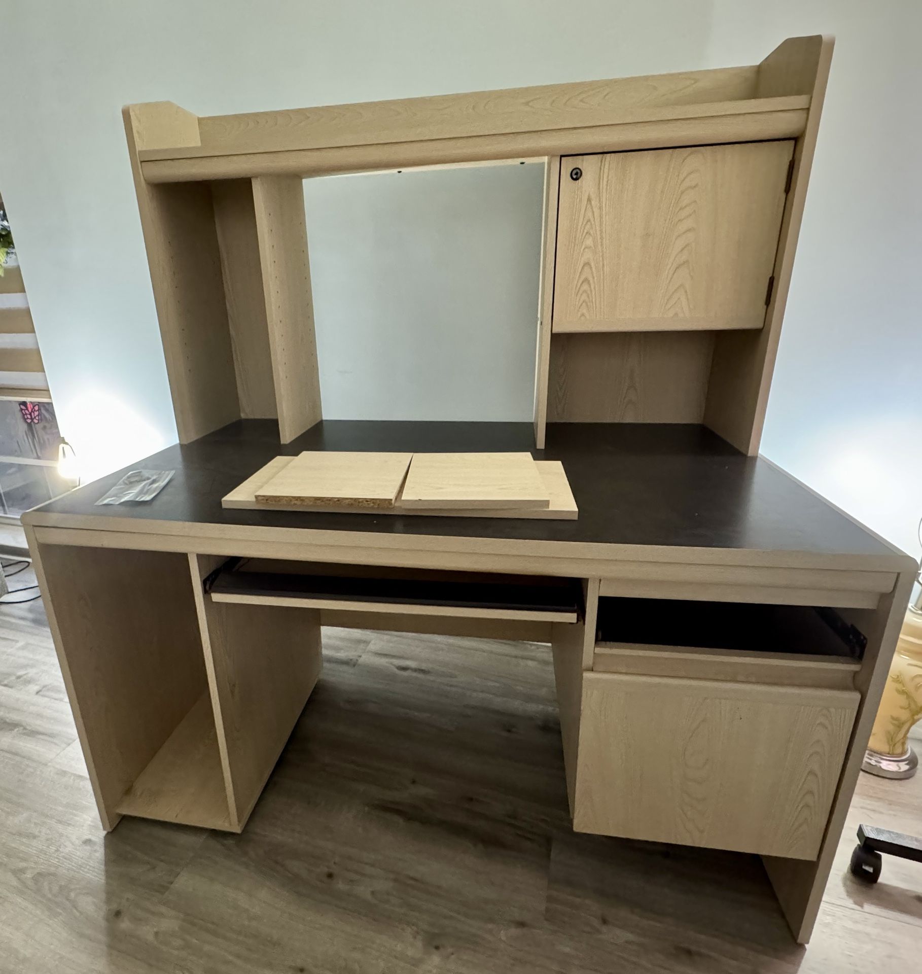 Computer desk