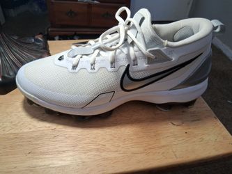 Used 2 times nikes  dra on trout foot or baseball not sure size 9 1/2