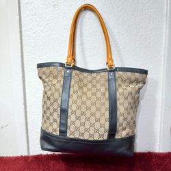 Gucci Shoulder Bag Gg Leather  Brown Tote

11.02"L x 10.92"W x 5.46"H

trendy and classy bag that will make you cool and elegant. No longer available 