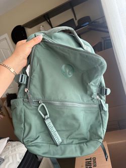 LULULEMON backpack 22L