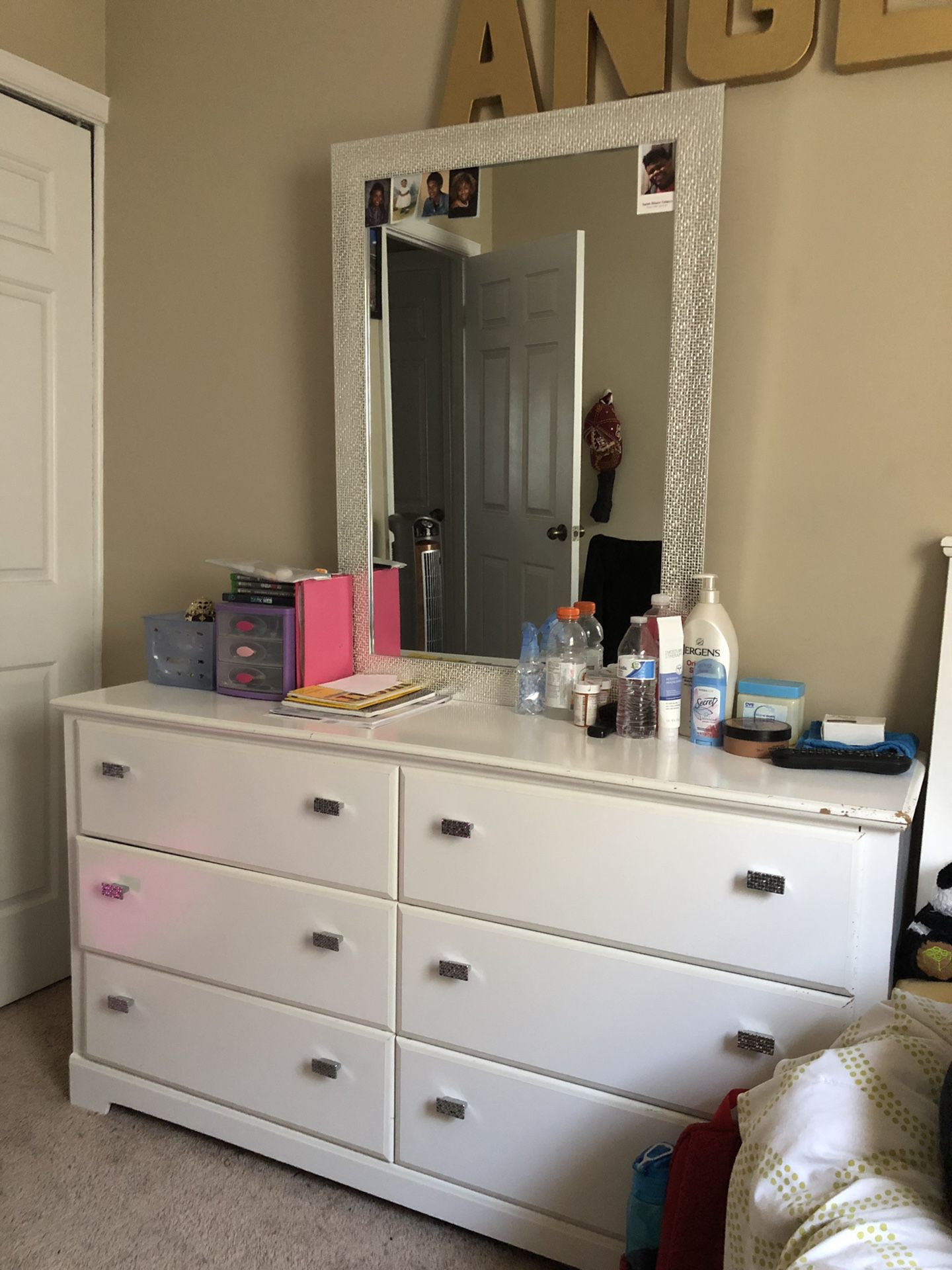 White/Silver Twin Bedroom Set! Dresser, Mirror, Nightstand and Headboard!