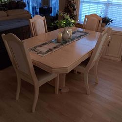 Beautiful Dining Room Table And 4 Chairs With Buffet 