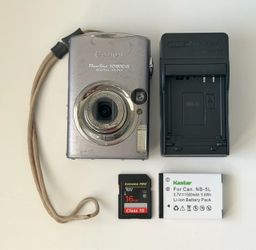 Canon Powershot SD800 IS Silver 7.1MP Digital Camera with 16GB Memory & Charger