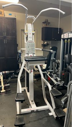 Nautilus Nitro Gravitron Assisted Dip & Pull-up Machine