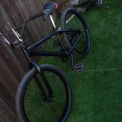 Black SE bike