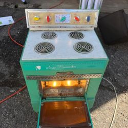 Vintage Susie Homemaker Oven Toy (WORKS) 