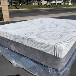Queen Organic Cool Gel Memory Foam!!