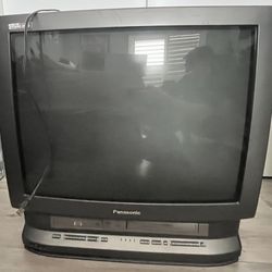 Panasonic 28 inch CRT VCR/DVD combo *