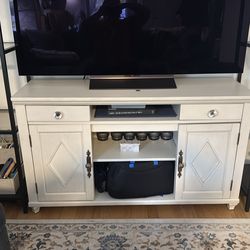 White credenza (cabinet)
