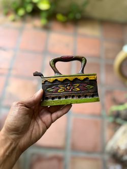 Vintage Style Hand-Painted Wooden Iron Wall Decor