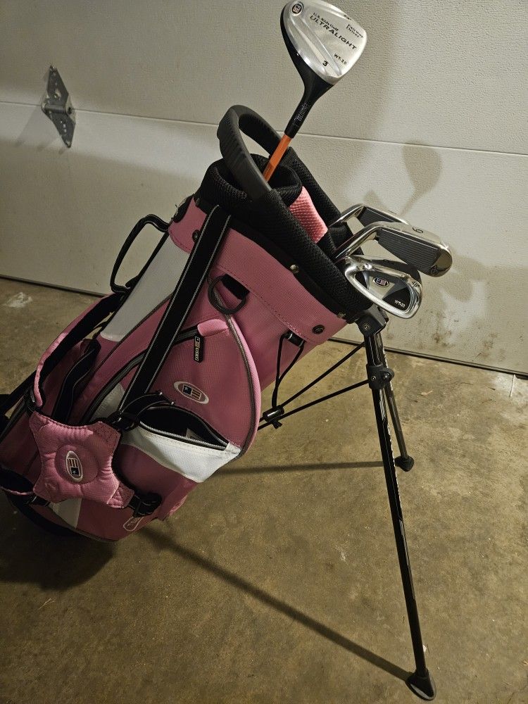 Beginner's Right Handed Clubs And Bag
