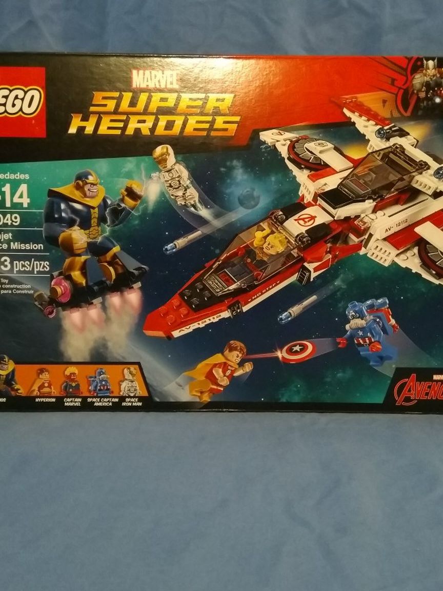 Lego Super Heroes Avenjet Space Mission 523 piece Set (76049)