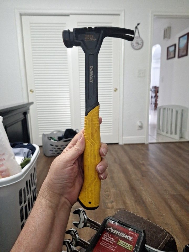 Used Dewalt 20oz. Hammer DWHT51004 Magnetic Nail Holder